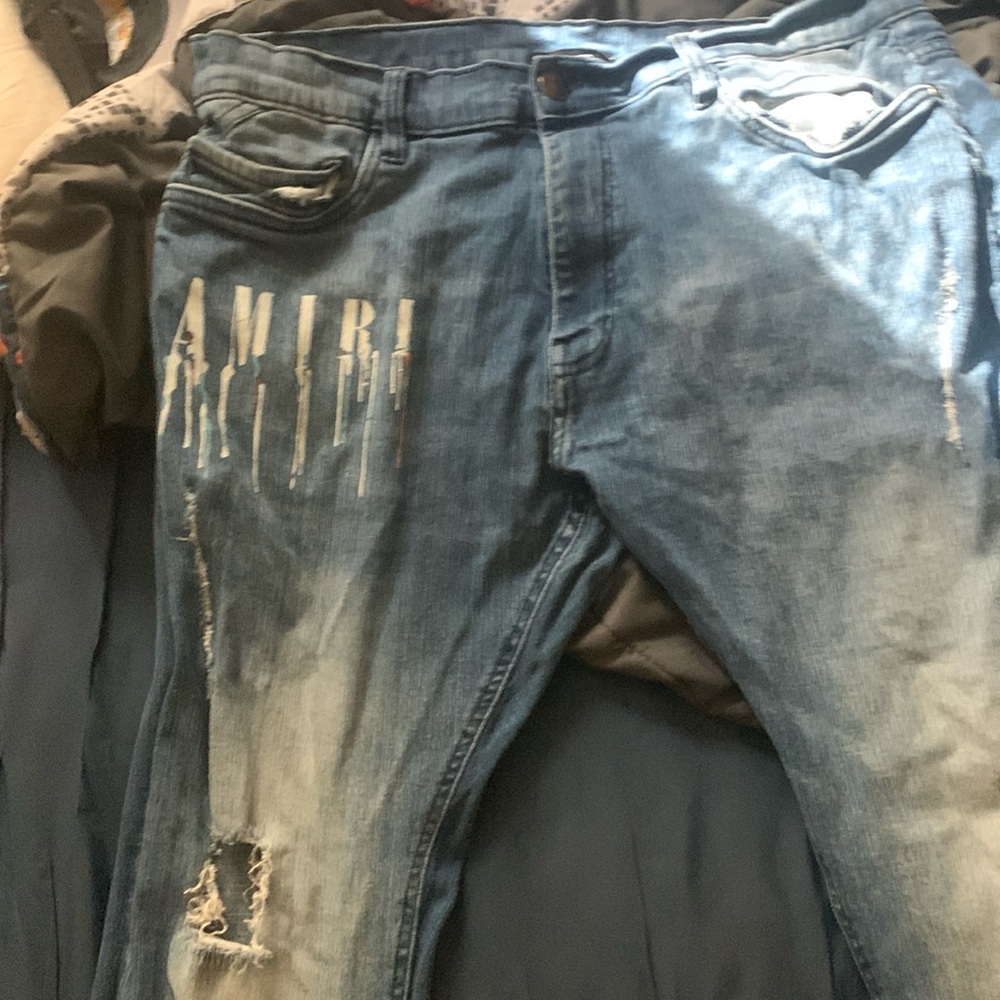 Selling AMIRI outfit yes I do cash app Apple Pay 
y’all have a great day today